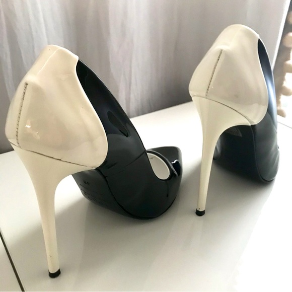 1969 Made in Italy Split Black/White Patent Leather Heels - Picture 5 of 9